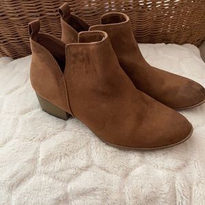 American Eagle ankle booties size 7.5